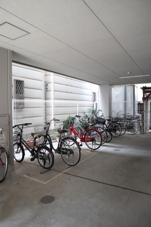 アビテ6階1K 自転車置き場の画像