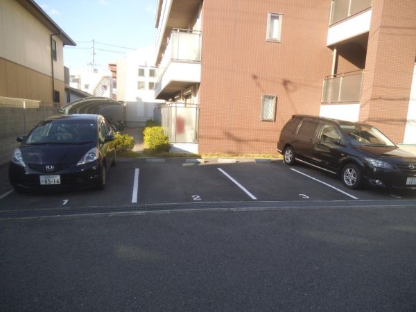 ウエストサイドリバーⅢ2階1DK 自転車置き場の画像