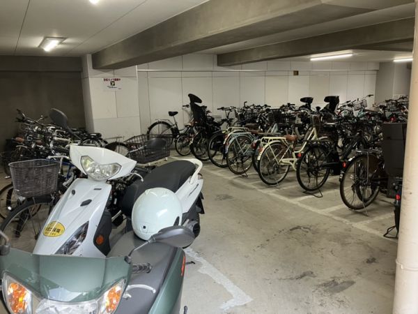 エトワール緑丘6階3LDK 自転車置き場の画像