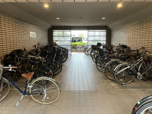 空港リブレ大阪屋1階2LDK 自転車置き場の画像