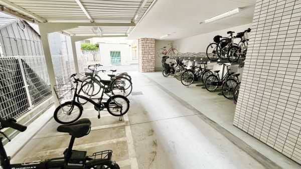 ディームス福島8階1LDK 自転車置き場の画像