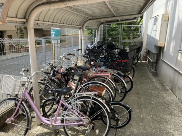 フローライト緑地公園2階3LDK 自転車置き場の画像
