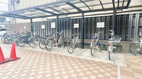 カーサファミール4階2DK 自転車置き場の画像