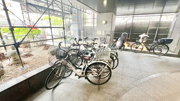 21コートマルナカ13階2LDK 自転車置き場の画像