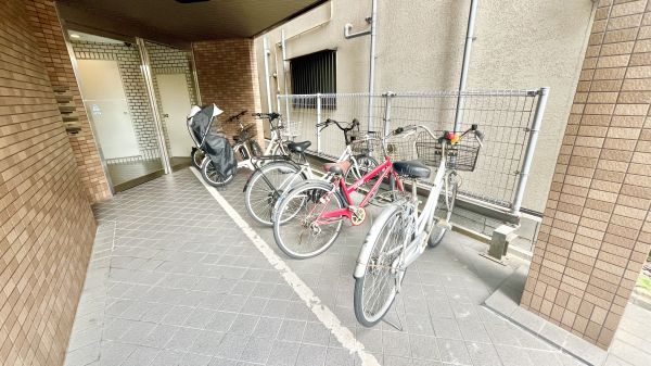 M'sコート新福島6階2DK 自転車置き場の画像