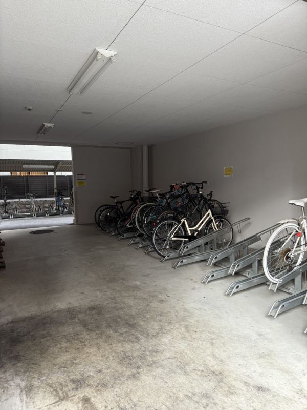 アーバンネックス中崎町11階1LDK 自転車置き場の画像