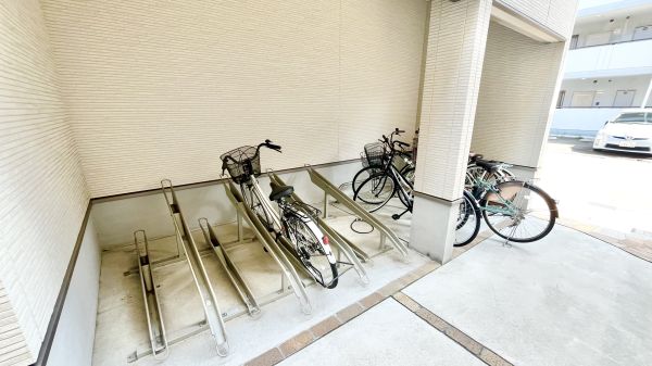 フジパレス中加賀屋Ⅵ番館3階1K 自転車置き場の画像