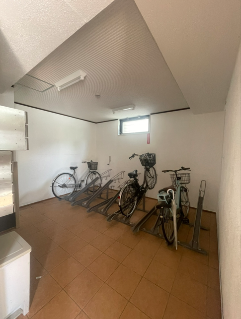 ディオコーポなんば4階2DK 自転車置き場の画像