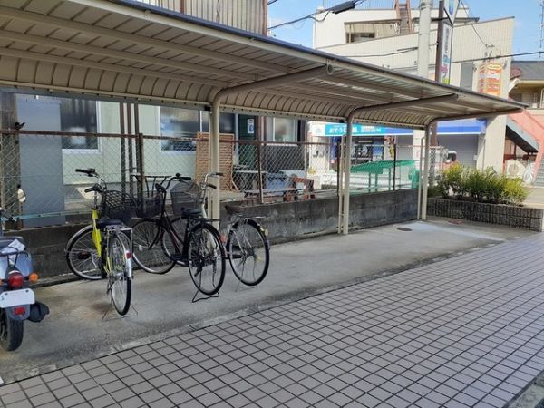 アメニティ東香里3階2LDK 自転車置き場の画像