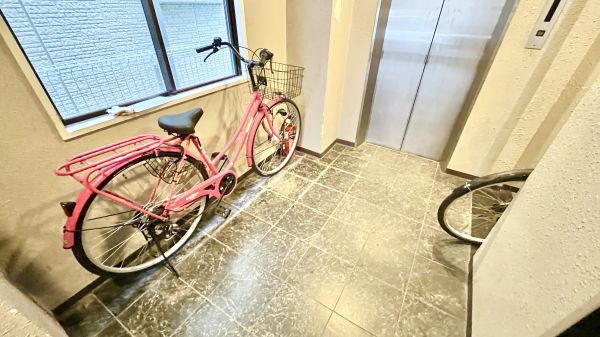 リビア岸里2階1K 自転車置き場の画像
