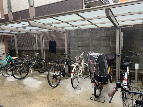 セレニティ若江東町3階1LDK 自転車置き場の画像