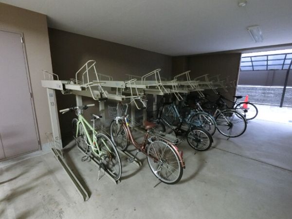ジュネーゼグラン南堀江9階1K 自転車置き場の画像