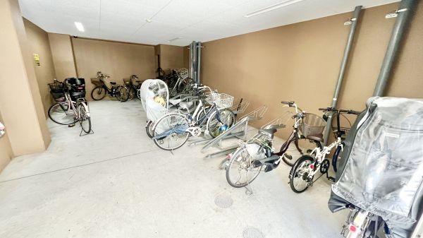 フレシールアビタシオン3階1LDK 自転車置き場の画像