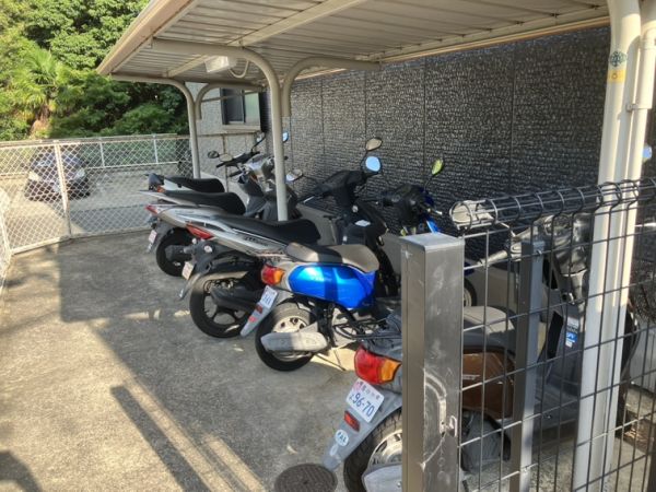 グリーンパーク豊中宮山3階3DK 自転車置き場の画像