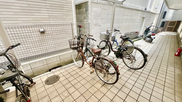 パークライフ住吉5階1K 自転車置き場の画像