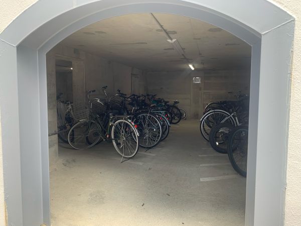 グリーンコーポ枚方公園8階3LDK 自転車置き場の画像