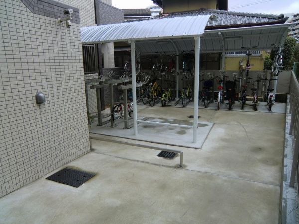 Alice Garden Esaka3階2LDK 自転車置き場の画像