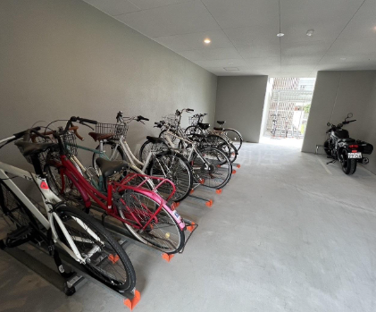 エスリードレジデンス江坂垂水町9階1DK 自転車置き場の画像