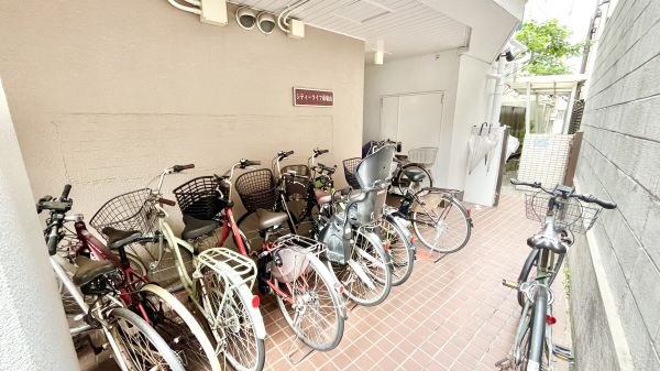シティーライフ帝塚山4階2LDK 自転車置き場の画像