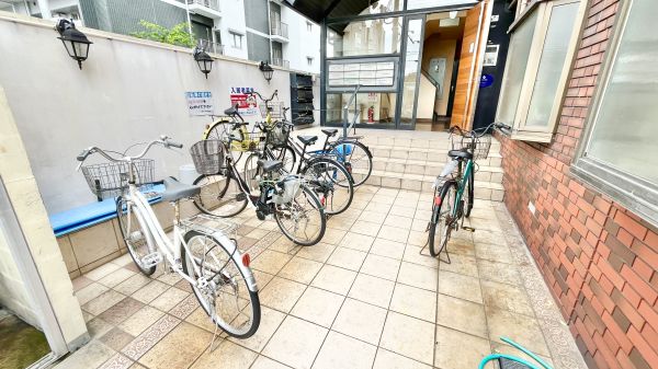グレース帝塚山2階1K 自転車置き場の画像