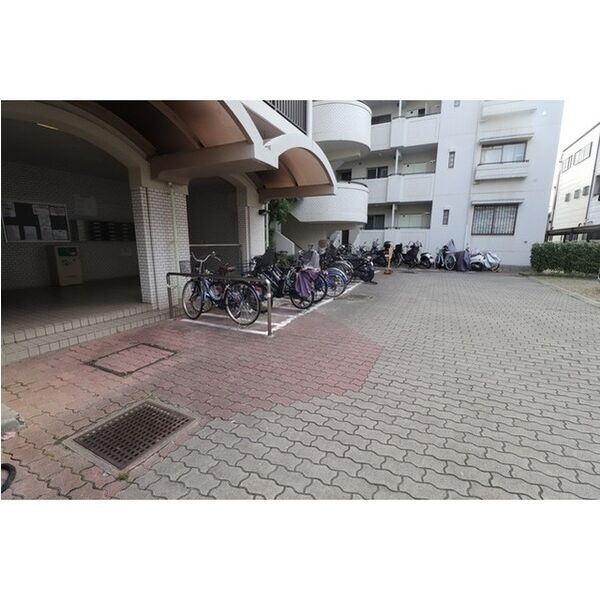 エステート南平野4階3LDK 自転車置き場の画像