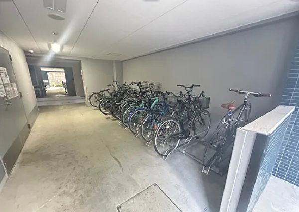 プレサンス堺筋本町エグゼブラン15階1LDK 自転車置き場の画像