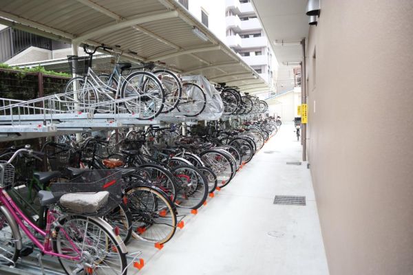 F-TAMATSUKURI3階2LDK 自転車置き場の画像