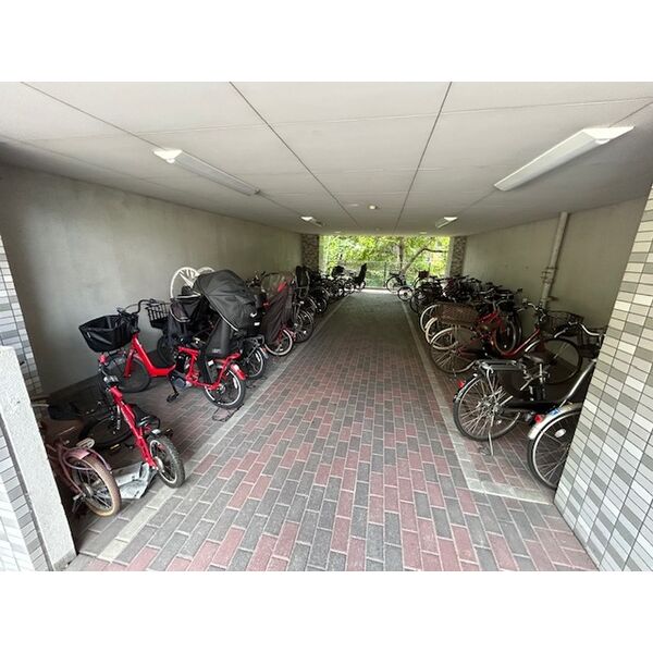 ウィステリア千里02階3LDK 自転車置き場の画像