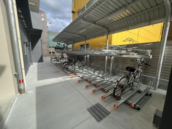 AMKレフィナード中宮8階1LDK 自転車置き場の画像