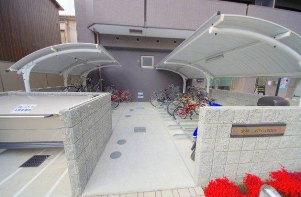 京橋イーストガーデン3階1DK 自転車置き場の画像
