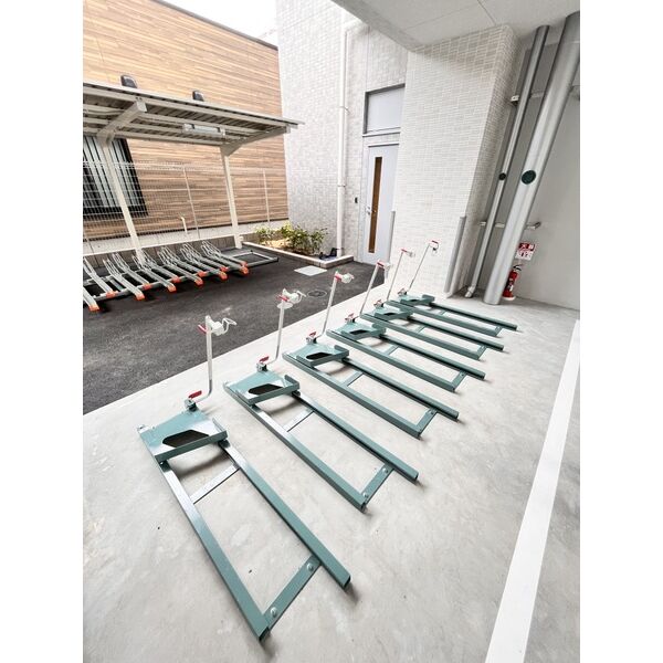 スプランディッド城東関目3階2LDK 自転車置き場の画像