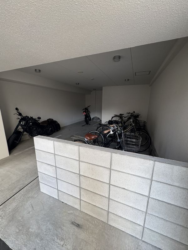 プレサンスＮＥＯ九条ディアシス6階1LDK 自転車置き場の画像