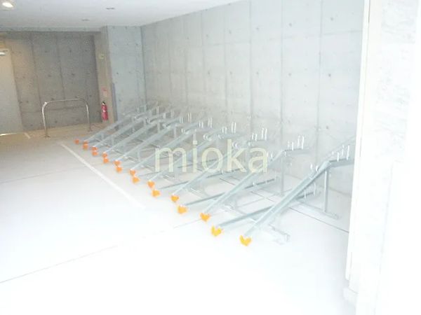 メイクス天王寺南4階1DK 自転車置き場の画像