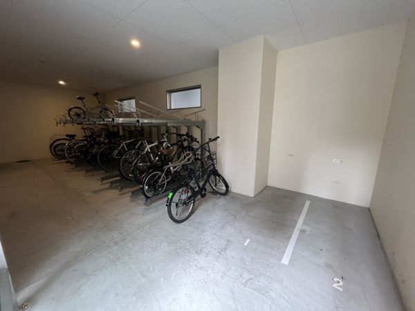 ラヴィベール上町台3階1LDK 自転車置き場の画像