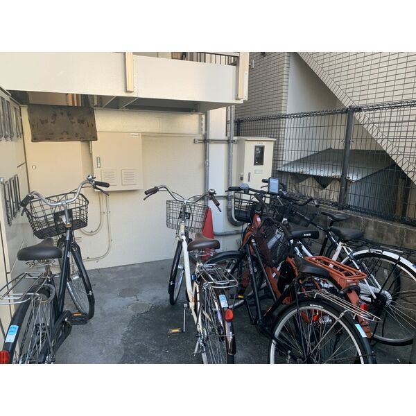 サンコークレアール5階1K 自転車置き場の画像