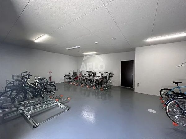 プレジオ都島Asian4階1LDK 自転車置き場の画像