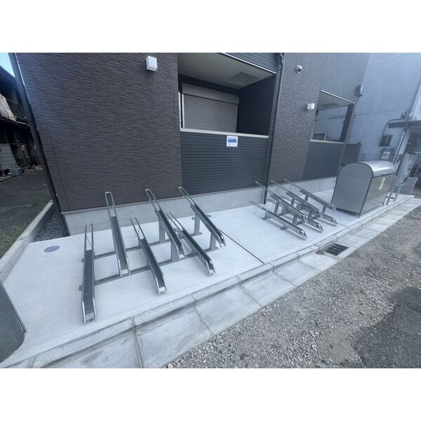 F+style東大阪吉松3階1K 自転車置き場の画像