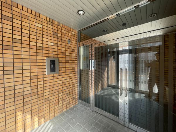 ラフォーレ諏訪森5階2LDK エントランスの画像