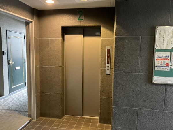 プレシオ緑ヶ丘4階4LDK以上 エントランスの画像