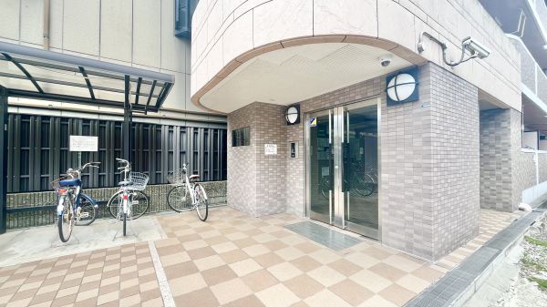 カーサファミール4階2DK エントランスの画像