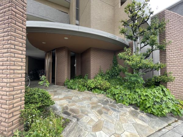 アルブル新石切3階2LDK エントランスの画像