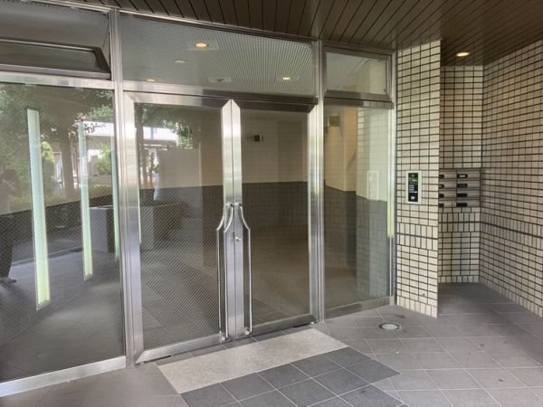 レシェンテ緑地2階3LDK エントランスの画像