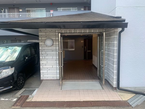 グリーンコーポ枚方公園8階3LDK エントランスの画像
