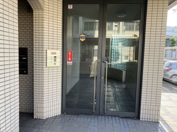ローレル蛍池6階2LDK エントランスの画像