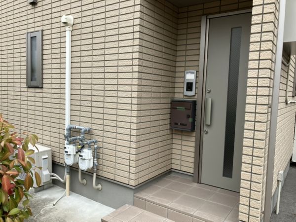 メゾン・アンソレイエ桜ケ丘2階2LDK エントランスの画像