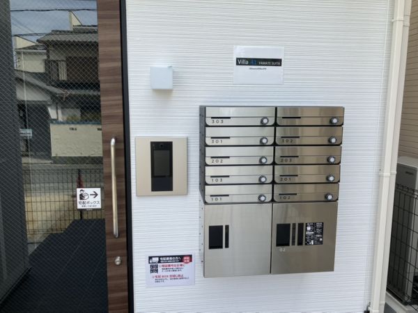 Villa　41　YAMATE　SUITA3階2LDK エントランスの画像