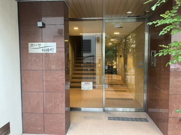 カーサ松崎町1階1LDK エントランスの画像