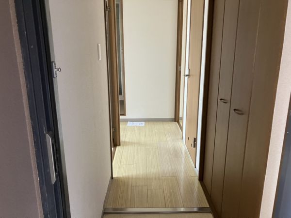 ローレルウイングス4階3LDK 玄関の画像