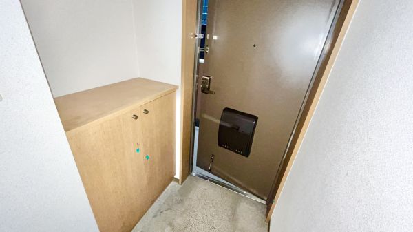 カーサファミール4階2DK 玄関の画像