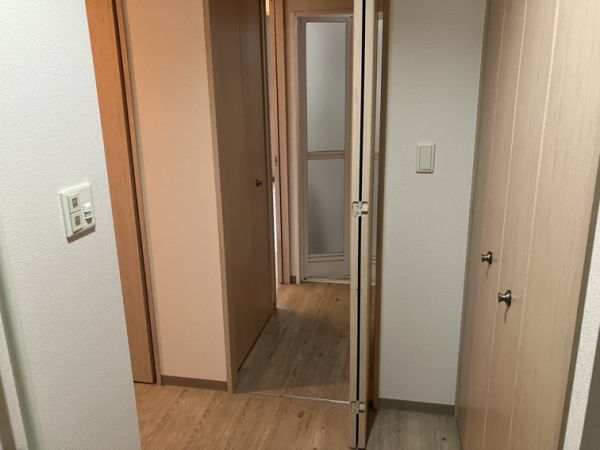 サンライズ緑丘4階4LDK以上 玄関の画像
